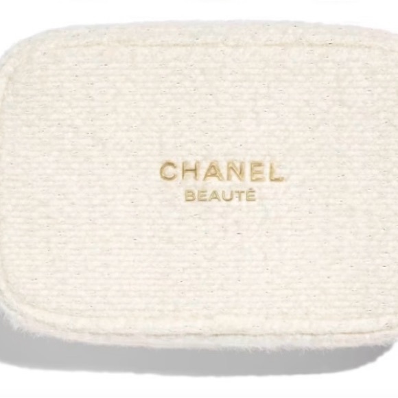 New Chanel 2024 Holiday Cosmetic Bag with Snowflake Charm Zip in Box ⭐️ - Picture 6 of 6